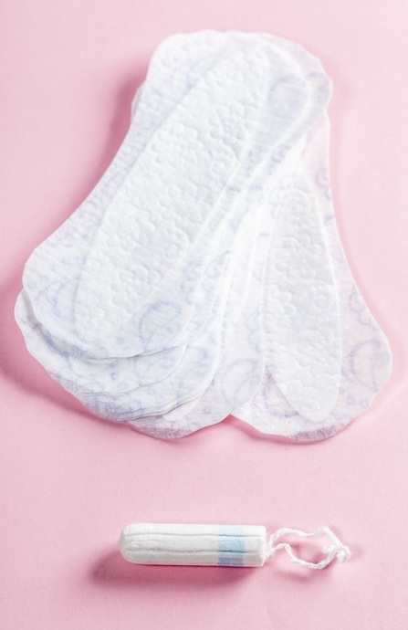 Elementos modernos que usan las mujeres para contener la menstruacin.