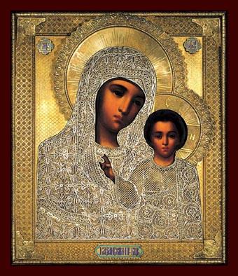 Icono de Nuestra Seora de Kazn cubierto con una riza de plata dorada.