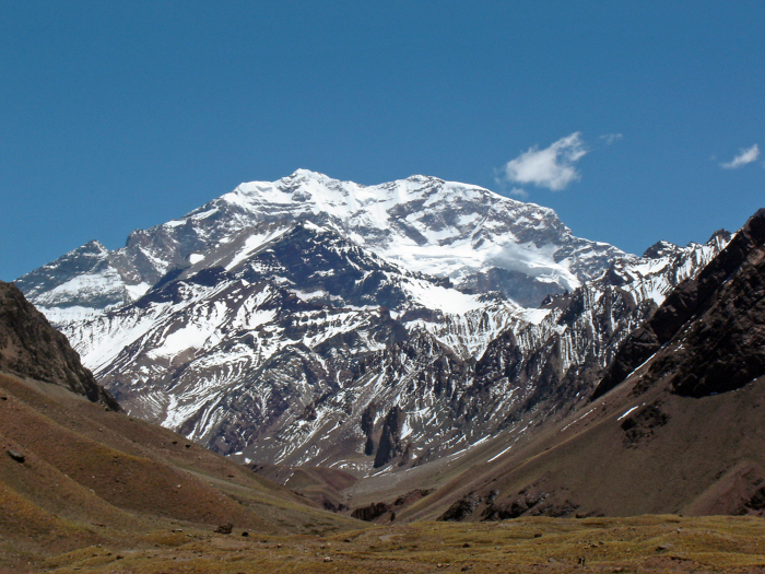 El Aconcagua es el monte ms alto de los Andes meridionales y de todo el continente de Amrica
