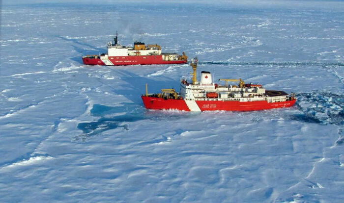 La misin conjunta de 2011 emple el rompehielos insignia de cada pas, el guardacostas estadounidense Healy y el barco de la Guardia Costera canadiense Louis S. St-Laurent (LSSL), con cada barco realizando diferentes funciones y un barco rompiendo el hielo por el otro.