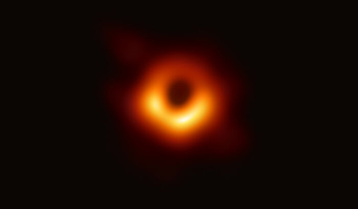Agujero negro en el centro de la lejana galaxia Messier 87