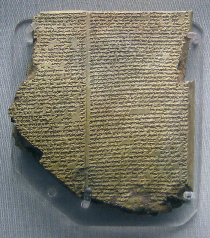 Tablilla de arcilla neoasiria. Epopeya de Gilgamesh, Tablilla 11: Historia del Diluvio. Conocida como la 