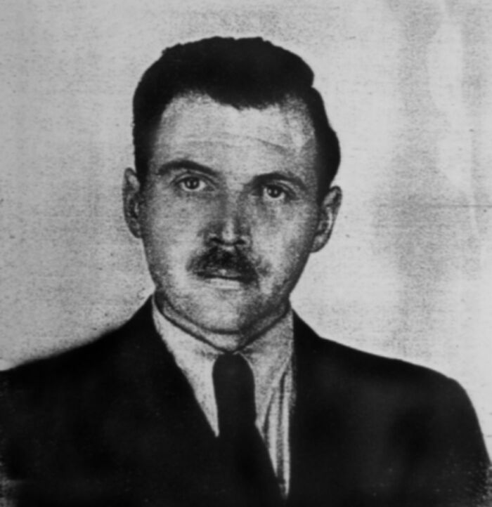 Josef Mengele realizaba experimentos eugensicos en humanos