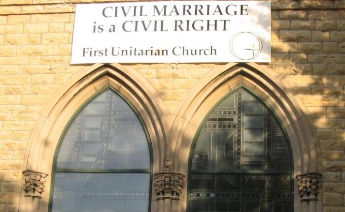 Algunas iglesias, como la Asociacin Unitaria Universalista, abogan por los derechos matrimoniales tanto de los homosexuales como de los heterosexuales.