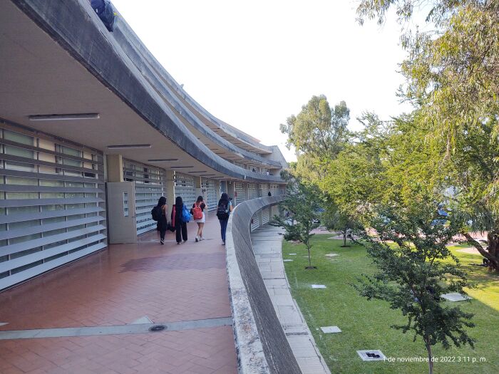 Vista lateral del ala norte en el Centro Universitario de Arte, Arquitectura y Diseo