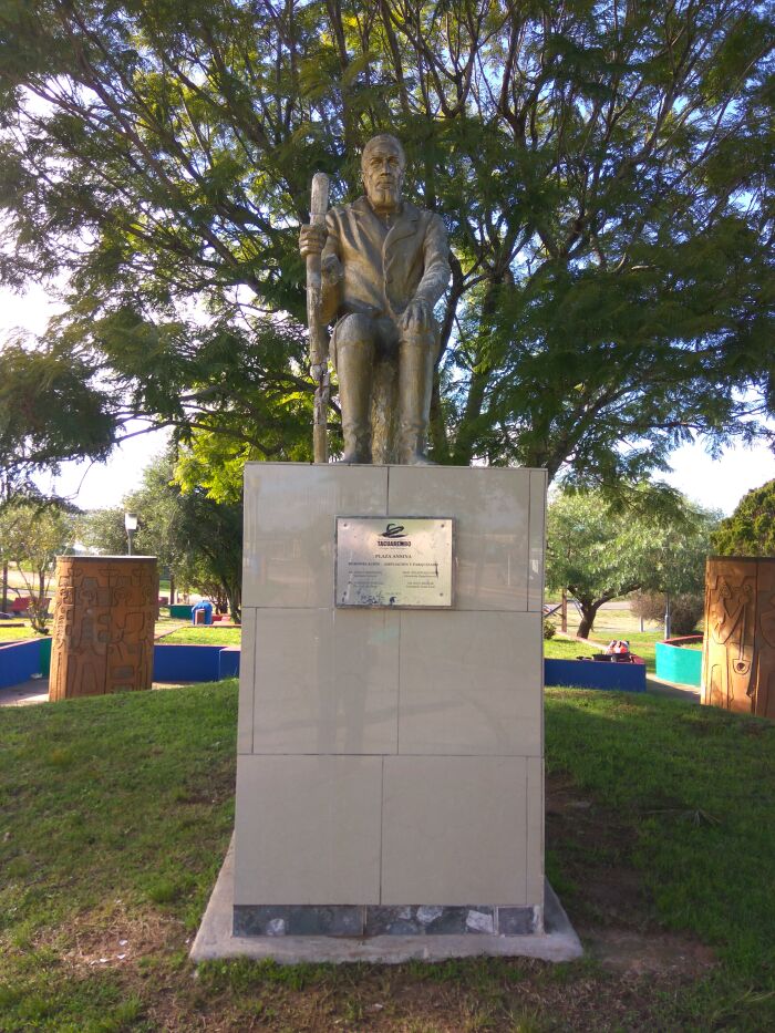 Estatua de Ansina en Plaza Ansina (Villa Ansina, departamento de Tacuaremb, Uruguay).