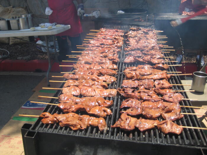 Anticucho en la parrilla