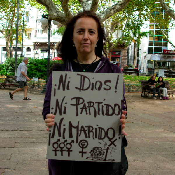 Apostasa colectiva. En el marco de la Huelga Feminista del 8 de marzo de 2019, se realiz la primera apostasa masiva en la iglesia matriz de Montevideo, Uruguay.