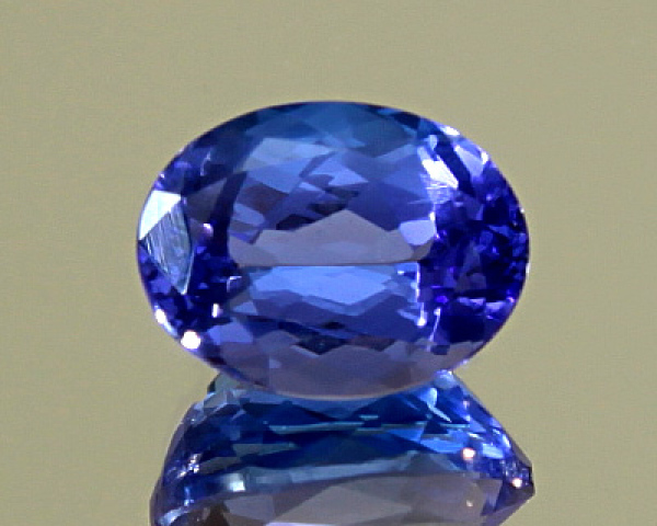 La tanzanita es una piedra azulada