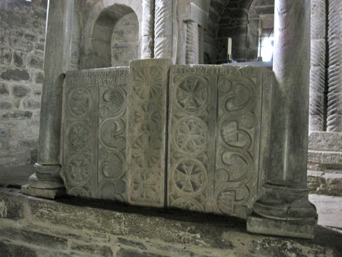 >Cancel del iconostasio de la iglesia de Santa Cristina de Lena, en Lena, Asturias. De origen visigodo (siglo VII).
