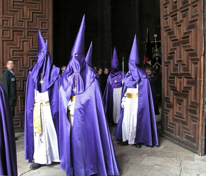 Capirotes de Semana Santa en la Catedral de Valladolid