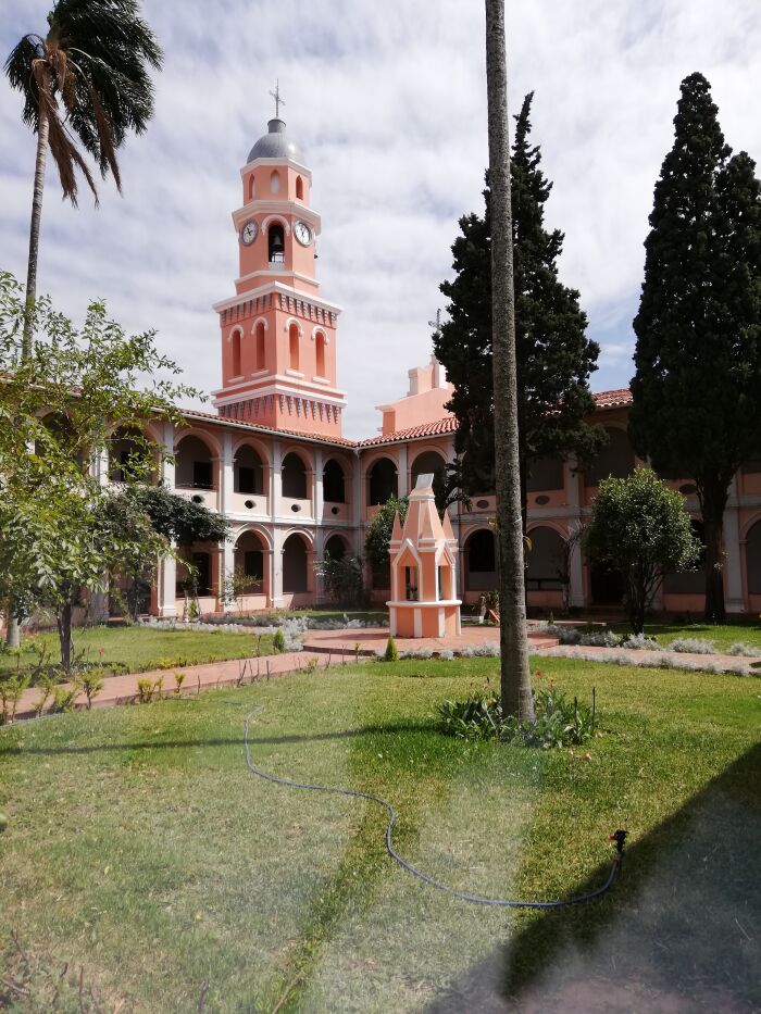 Campanario y claustro, convento de San Francisco (Santa Cruz de la Sierra)