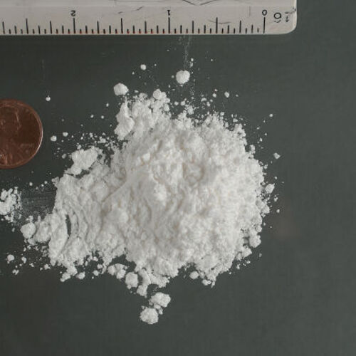 El dealer trafica cocaína, entre otras drogas ilegales