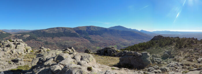 Panormica de la Sierra de la Morcuera y su estribacin de la Cuerda de la Vaqueriza, desde Cabeza Arn en el termino Municipal de Bustarviejo.