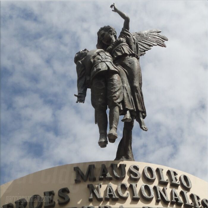 Monumento Excombatientes mausoleo Cementerio general de Cochabamba