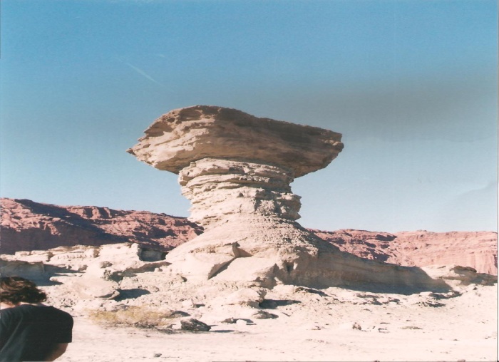 Geoforma en hongo dentro del Valle de la Luna (Argentina)