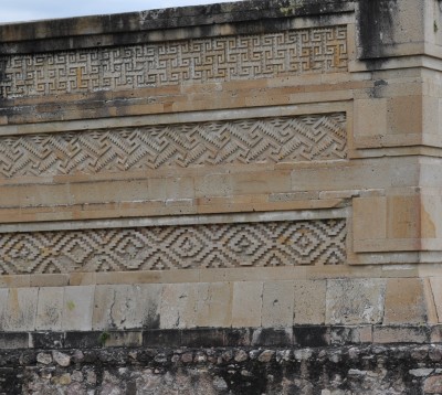 Grecas prehipnicas en Mitla