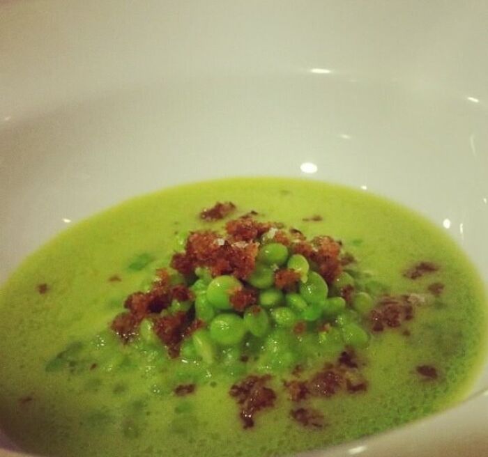 Guisantes verdes en sopa