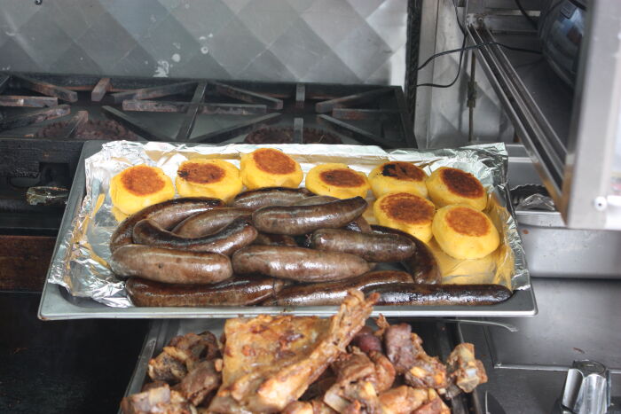 Llapingacho y chorizos