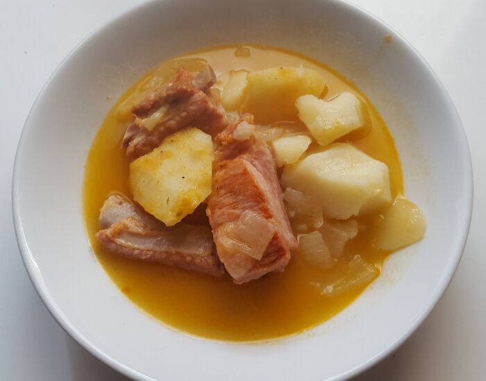 Plato de costillas adobadas con patatas, provincia de vila, Espaa