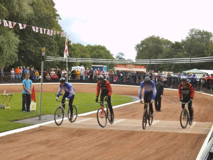 Punto de partida de una carrera de bicicletas