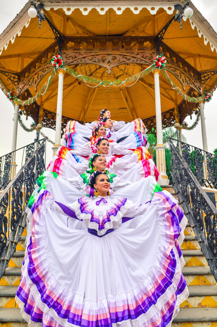 Mujeres con traje tradicional en Sayula, Jalisco