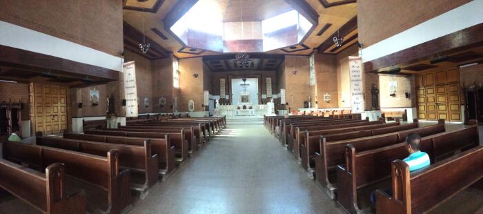 Panormica de una iglesia vista desde el sotacoro