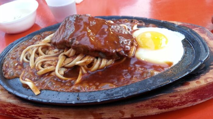 Bistec Teppanyaki en el mercado nocturno de Ruifeng, Kaohsiung, Taiwn