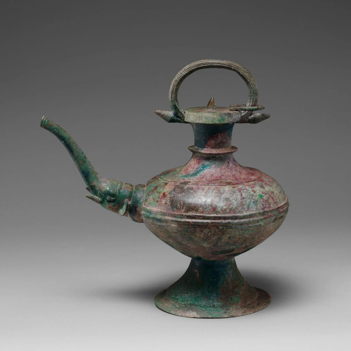 Significado de «aguamanil»