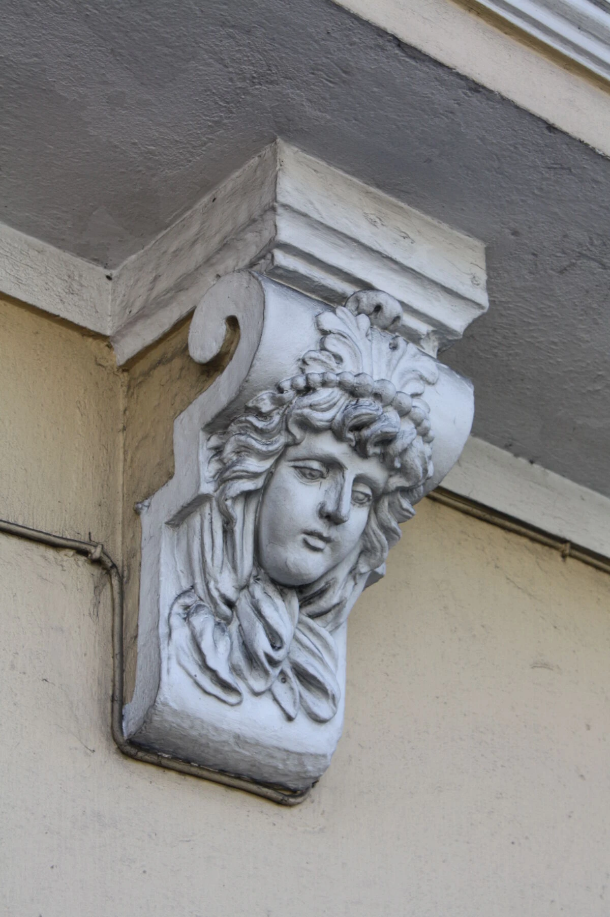 Significado de «ménsula»
