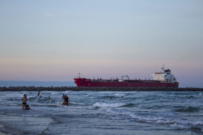 Barco transportador de combustible