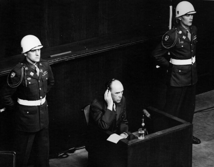 El mariscal de campo Albert Kesselring, testigo, testifica en los juicios por crmenes de guerra de Nuremberg