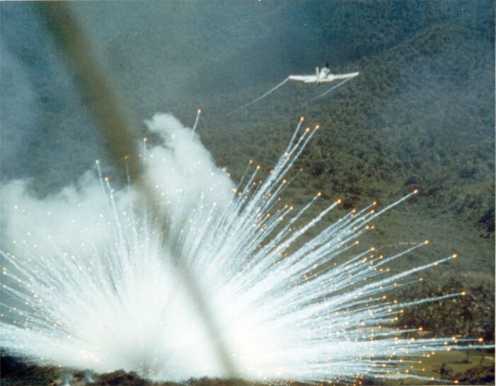 Bomba de fsforo blanco, ao 1966