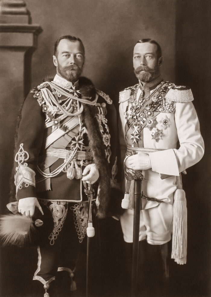 A la derecha, Nicols II, ltimo representante del zarismo ruso