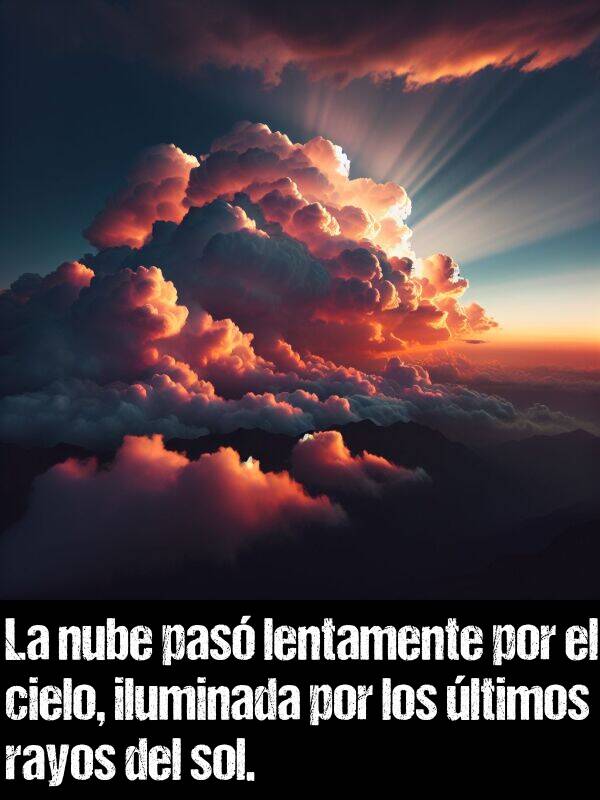 rayos: La nube pas lentamente por el cielo, iluminada por los ltimos rayos del sol.