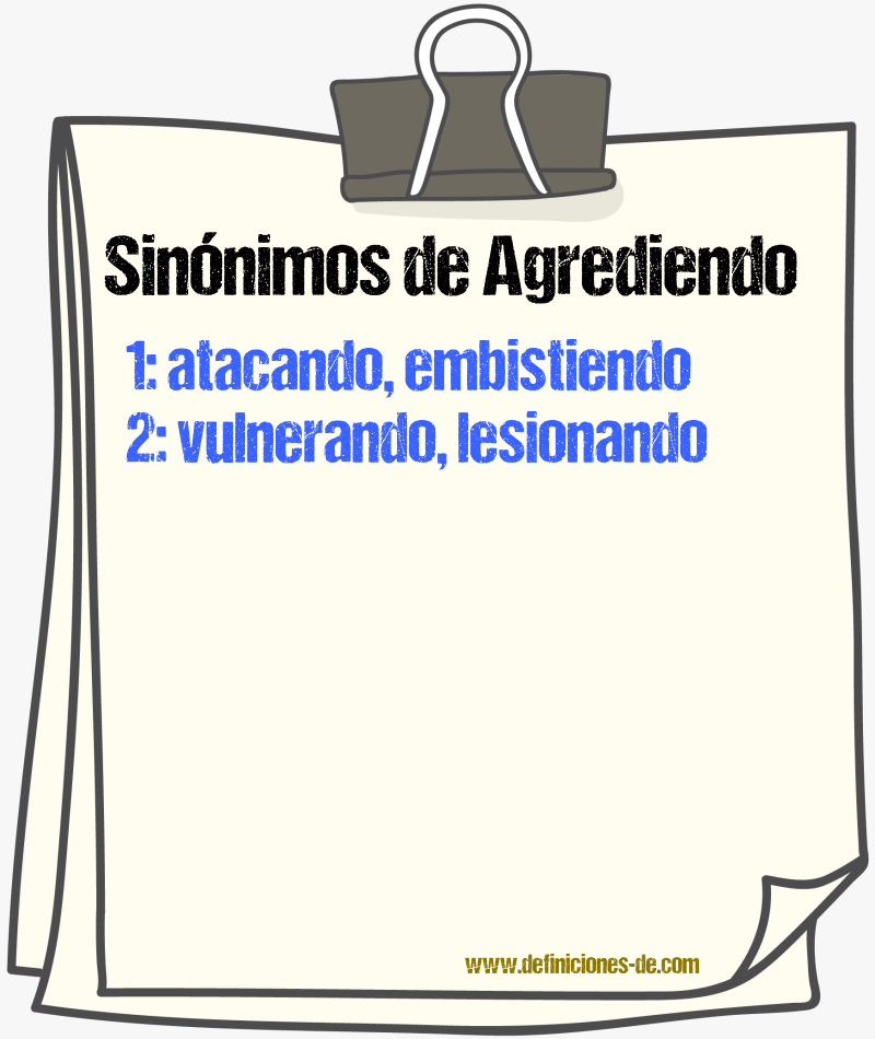 Sinónimos de agrediendo